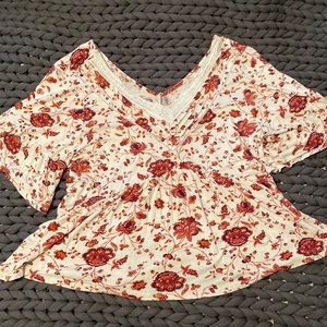 Eyeshadow floral top